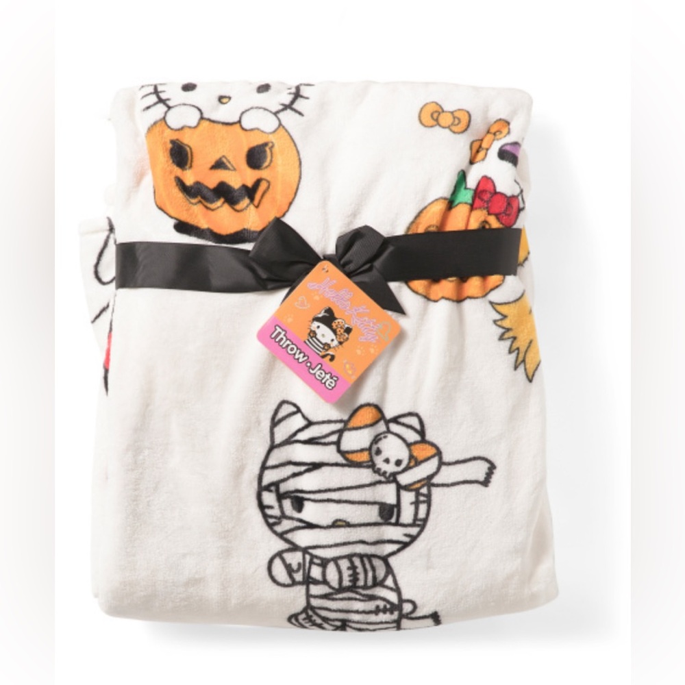 Hello Kitty Trick Or Treat Throw